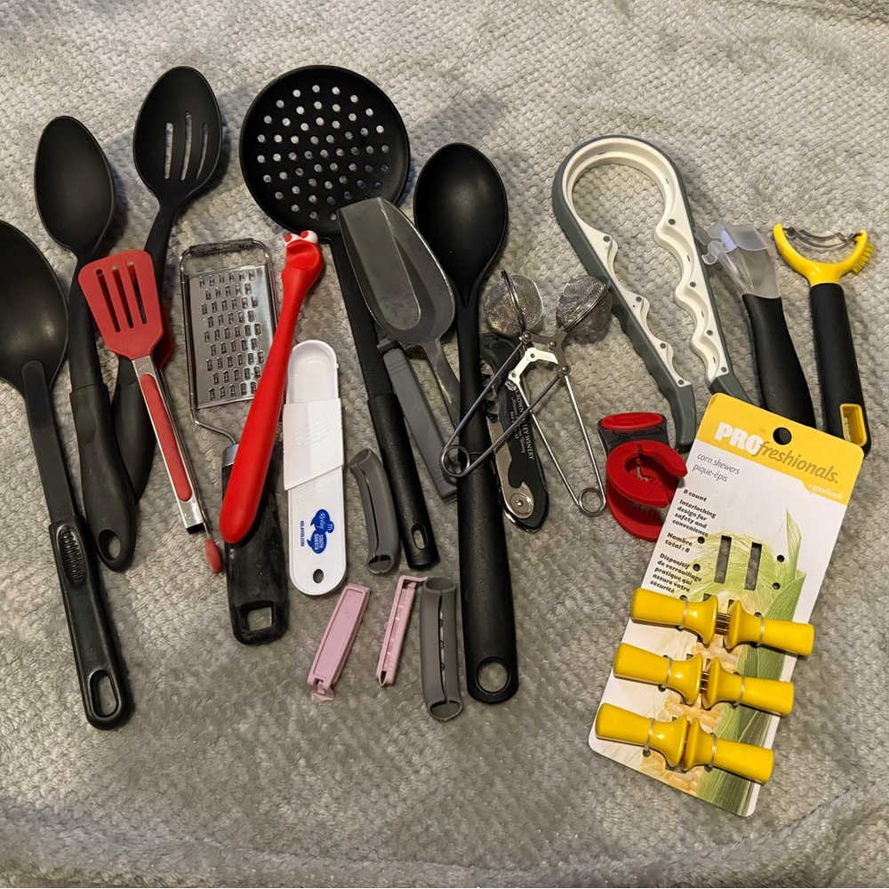 Kitchen Utensil Set - Black, Red, Yellow